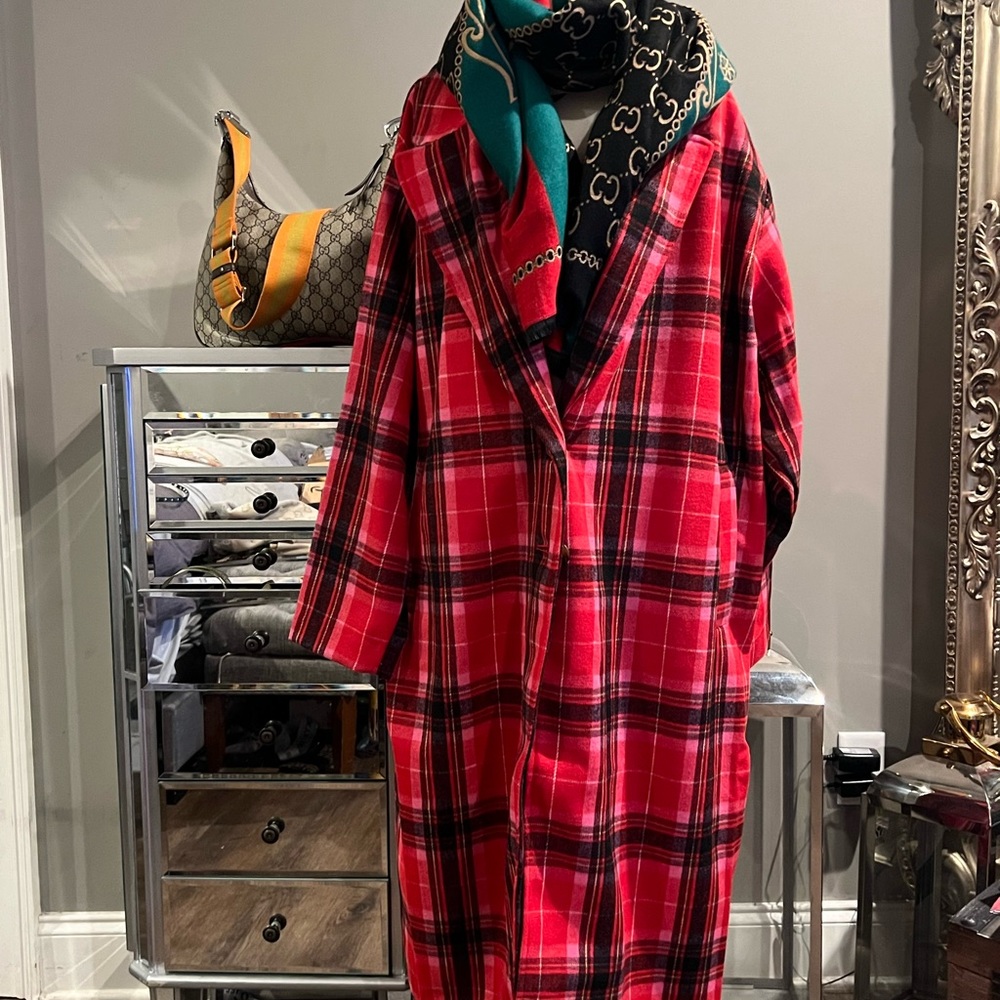 Beautiful plaid long coat with pockets collar to button down in front. Very cute